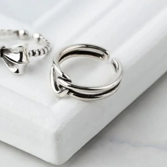 Minimalist 925 Sterling Silver Knot Twist Ring - Picture 4 of 6